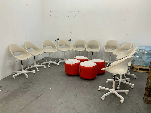 Bureaustoelen met poefen - afbeelding 1 van  7