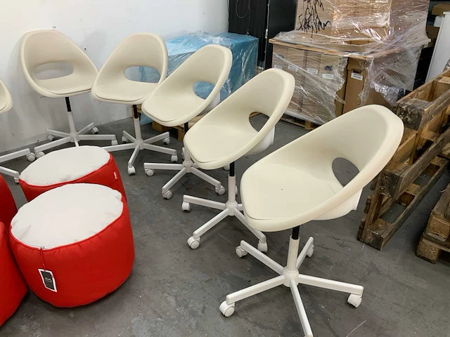 Bureaustoelen met poefen - afbeelding 5 van  7