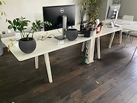 Bureautafel en 4 stapelstoelen - afbeelding 2 van  5