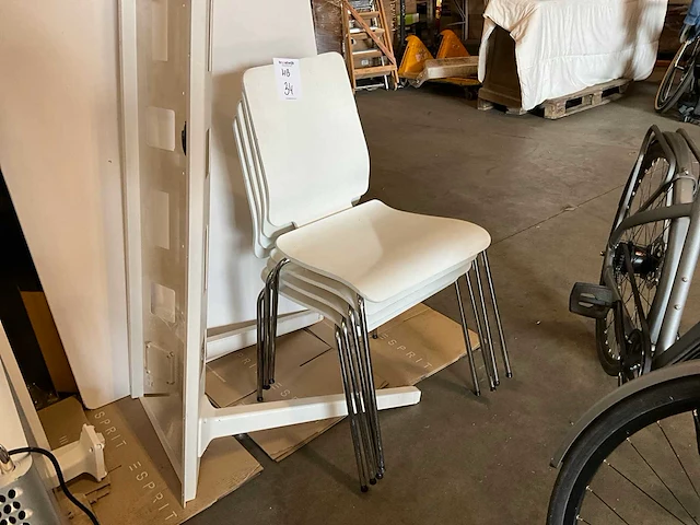 Bureautafel en 4 stapelstoelen - afbeelding 4 van  5