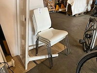 Bureautafel en 4 stapelstoelen - afbeelding 4 van  5