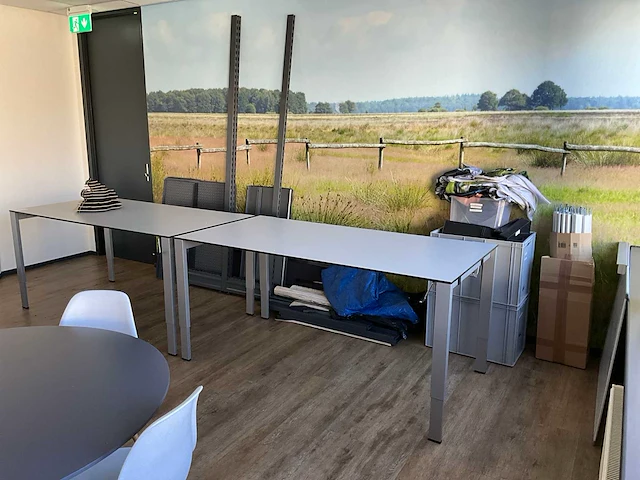 Bureautafel en diversen (2x) - afbeelding 1 van  7