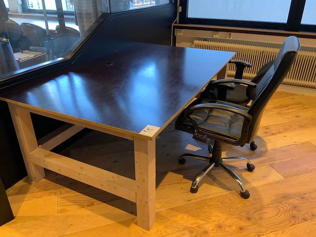 Bureautafel met stoelen (2x) - afbeelding 1 van  2