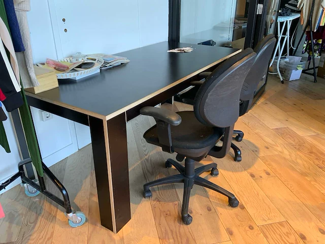 Bureautafel met stoelen (2x) - afbeelding 2 van  2