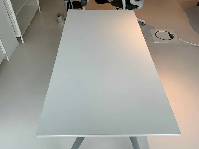 Bureautafel - afbeelding 3 van  4