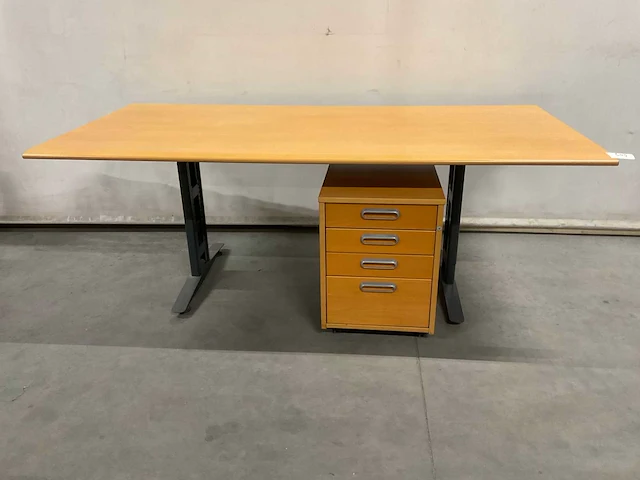 Bureautafel - afbeelding 1 van  3