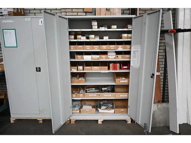 Burg - werkplaatskast met voorraad koelcel toebehoren - afbeelding 1 van  4