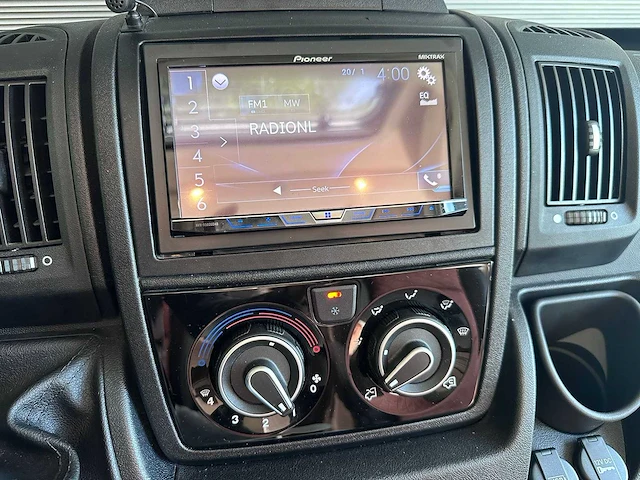 Burstner gmbh - camper - 2016 - 28000 km - ggj-97-p - afbeelding 2 van  29