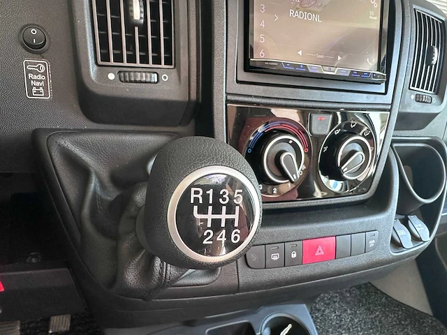 Burstner gmbh - camper - 2016 - 28000 km - ggj-97-p - afbeelding 3 van  29