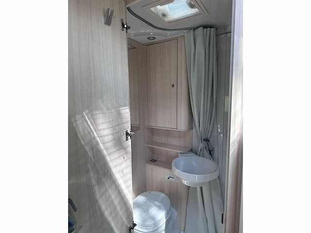 Burstner gmbh - camper - 2016 - 28000 km - ggj-97-p - afbeelding 15 van  29