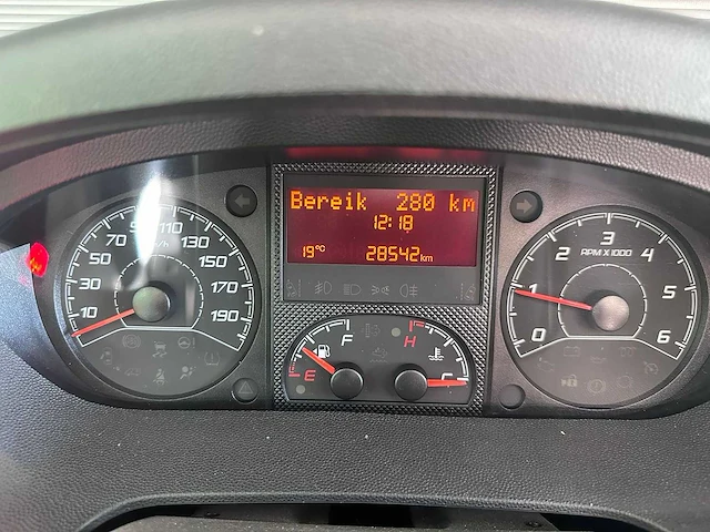 Burstner gmbh - camper - 2016 - 28000 km - ggj-97-p - afbeelding 29 van  29