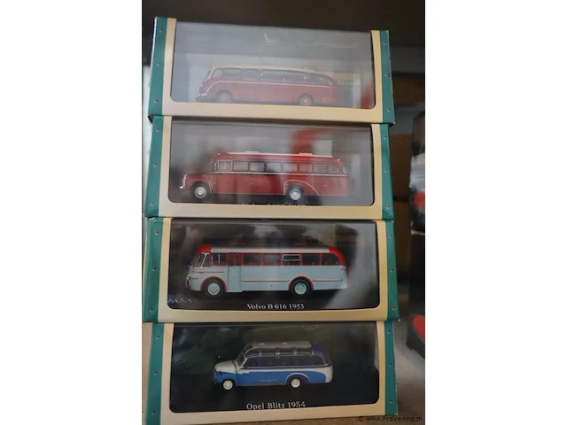 Bus collection kleinschaal voor volwassen verzamelaars, diverse soorten - 4 stuks - afbeelding 1 van  7