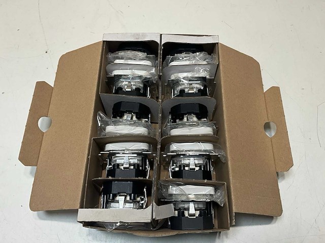 Busch jaeger 20 eucbl-214 reflex si wandcontactdoos met randaarde (10x) - afbeelding 2 van  4