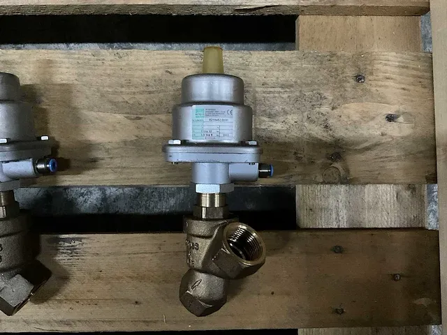 Buschjost pneumatische magneetventielen (14x) - afbeelding 1 van  2