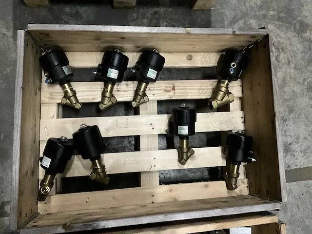 Buschjost pneumatische magneetventielen (8x) - afbeelding 2 van  2