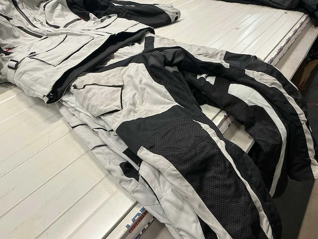Buse 3x motorbroek 1x motorjas - afbeelding 5 van  11
