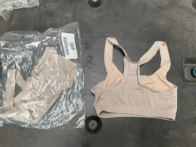 Bustier (600x) - afbeelding 2 van  4