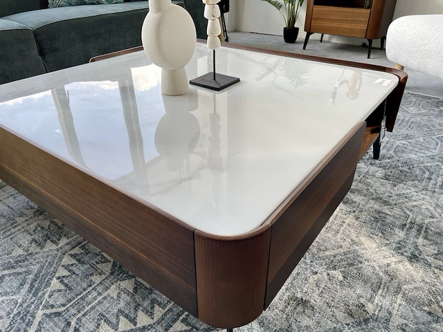 By italia salontafel met wit marmeren blad by italia, walnoot / wit marmer - afbeelding 2 van  9