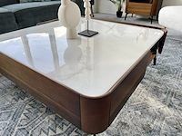 By italia salontafel met wit marmeren blad by italia, walnoot / wit marmer - afbeelding 2 van  9