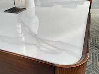 By italia salontafel met wit marmeren blad by italia, walnoot / wit marmer - afbeelding 6 van  9