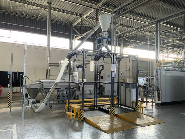 (c) 2022 nordson/ econ extruder / afvullijn - afbeelding 12 van  21