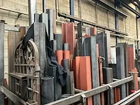 (c) partij staal in verticale stafmateriaal stelling - afbeelding 3 van  7