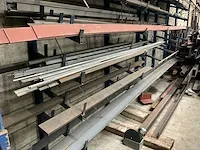 (c) partij staal in verticale stafmateriaal stelling - afbeelding 6 van  7