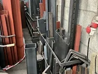 (c) partij staal in verticale stafmateriaal stelling - afbeelding 7 van  7