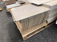 Ca. 10 m ² vloertegels - afbeelding 2 van  3