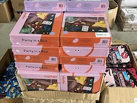 Ca. 100 puzzels anydays - afbeelding 1 van  4