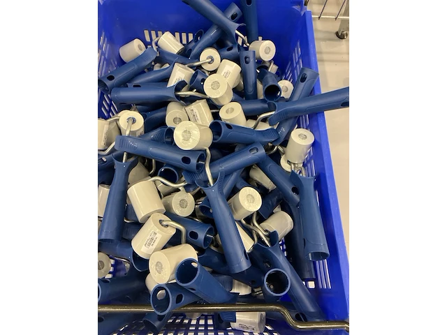 Ca. 100x aandrukrollen met houder tbv bekleding wand - afbeelding 1 van  2