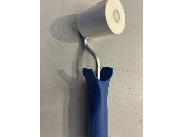 Ca. 100x aandrukrollen met houder tbv bekleding wand - afbeelding 2 van  2
