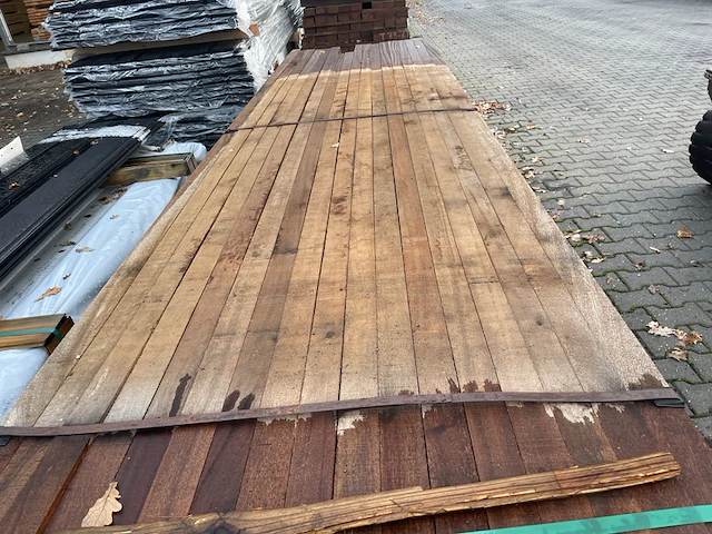 Ca. 100x angelim pedra palen fijnbezaagd, 52x52mm, lengte 47/400cm, 26/430cm, 10/460cm, 17/490cm - afbeelding 1 van  3