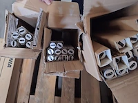 Ca. 100x diverse installatie artikelen en camera onderdelen - afbeelding 2 van  19