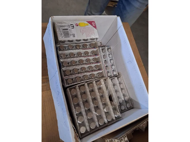 Ca. 100x diverse installatie artikelen en camera onderdelen - afbeelding 18 van  19