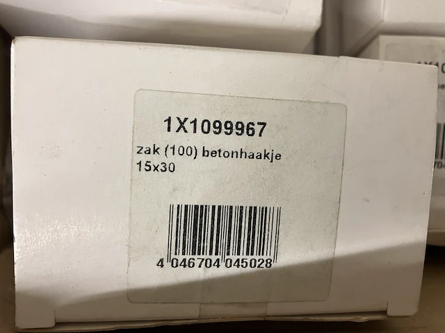 Ca. 100x doosjes betonhaakjes - afbeelding 2 van  3
