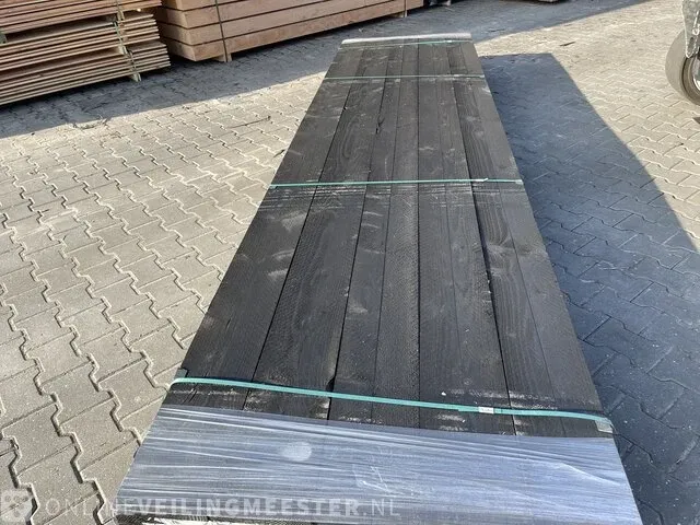 Ca. 100x douglas planken zwart gecoat, 22x200mm, lengte 400cm - afbeelding 1 van  3