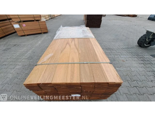 Ca. 100x guyana teak hardhouten planken geschaafd, 21x145mm, lengte 365cm - afbeelding 1 van  3