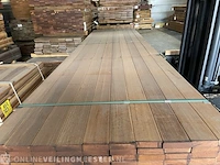 Ca. 100x guyana teak hardhouten planken geschaafd, 27x95mm, lengte 365cm - afbeelding 1 van  3
