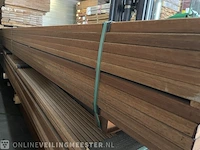 Ca. 100x guyana teak hardhouten planken geschaafd, 27x95mm, lengte 365cm - afbeelding 2 van  3