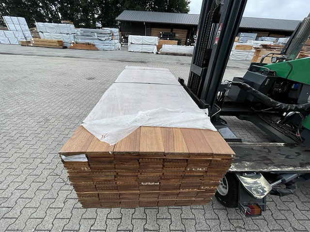 Ca. 100x guyana teak vlonderplanken, 21x145mm, lengte 365cm - afbeelding 1 van  4