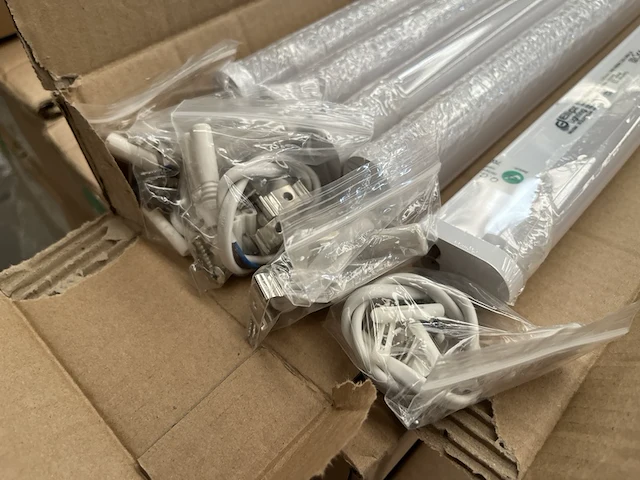 Ca. 100x led batten bt5 1500 mm 24w 4000k ellipz lighting - afbeelding 7 van  16