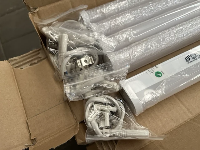 Ca. 100x led batten bt5 1500 mm 24w 4000k ellipz lighting - afbeelding 12 van  16