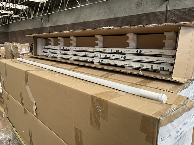 Ca. 100x t8 led tube tl2f 1500 mm 5000k ellipz lighting - afbeelding 1 van  4