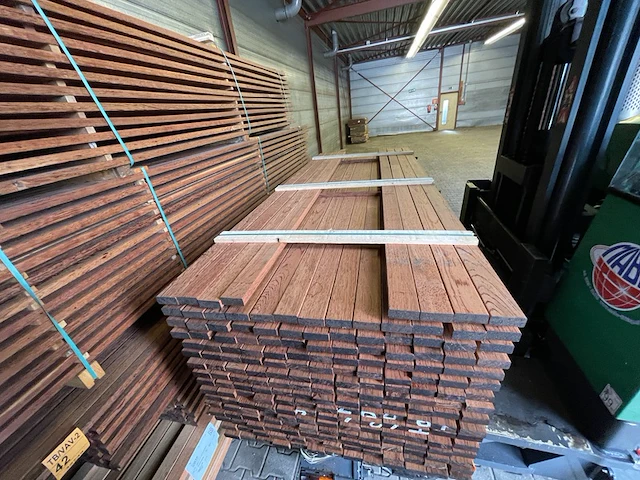 Ca. 100x walaba planken geschaafd, 27x70mm, lengte 245cm - afbeelding 1 van  3