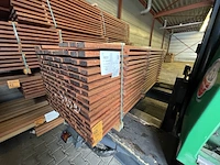 Ca. 100x walaba planken geschaafd, 27x70mm, lengte 245cm - afbeelding 2 van  3