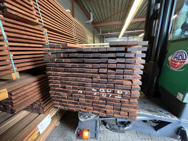 Ca. 100x walaba planken geschaafd, 27x70mm, lengte 245cm - afbeelding 3 van  3