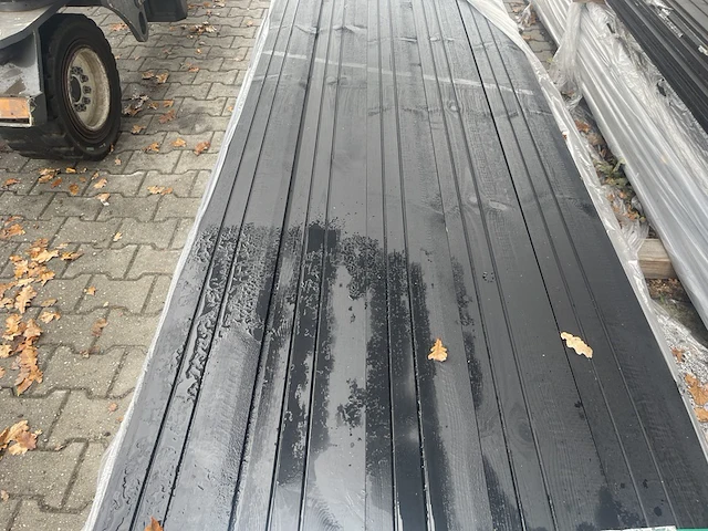 Ca. 100x zweeds rabat zwart gecoat, 16x195mm, lengte 540cm - afbeelding 1 van  3