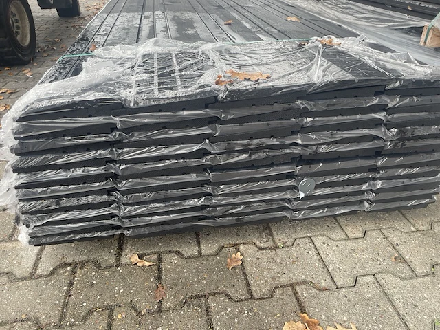 Ca. 100x zweeds rabat zwart gecoat, 16x195mm, lengte 540cm - afbeelding 3 van  3