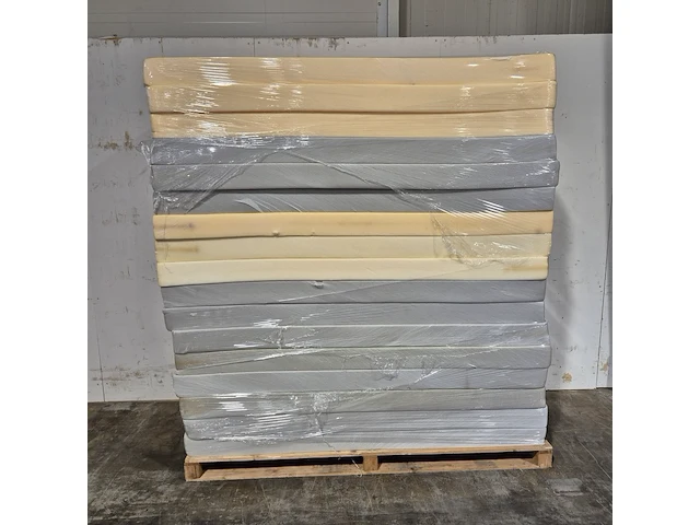 Ca. 102x matras (zonder hoes) - afbeelding 1 van  10